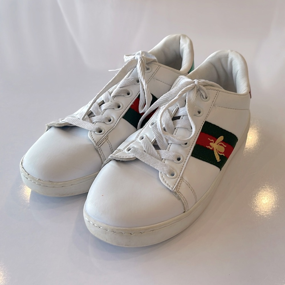 Green & Red Striped Sneakers ❤️💚 EUC